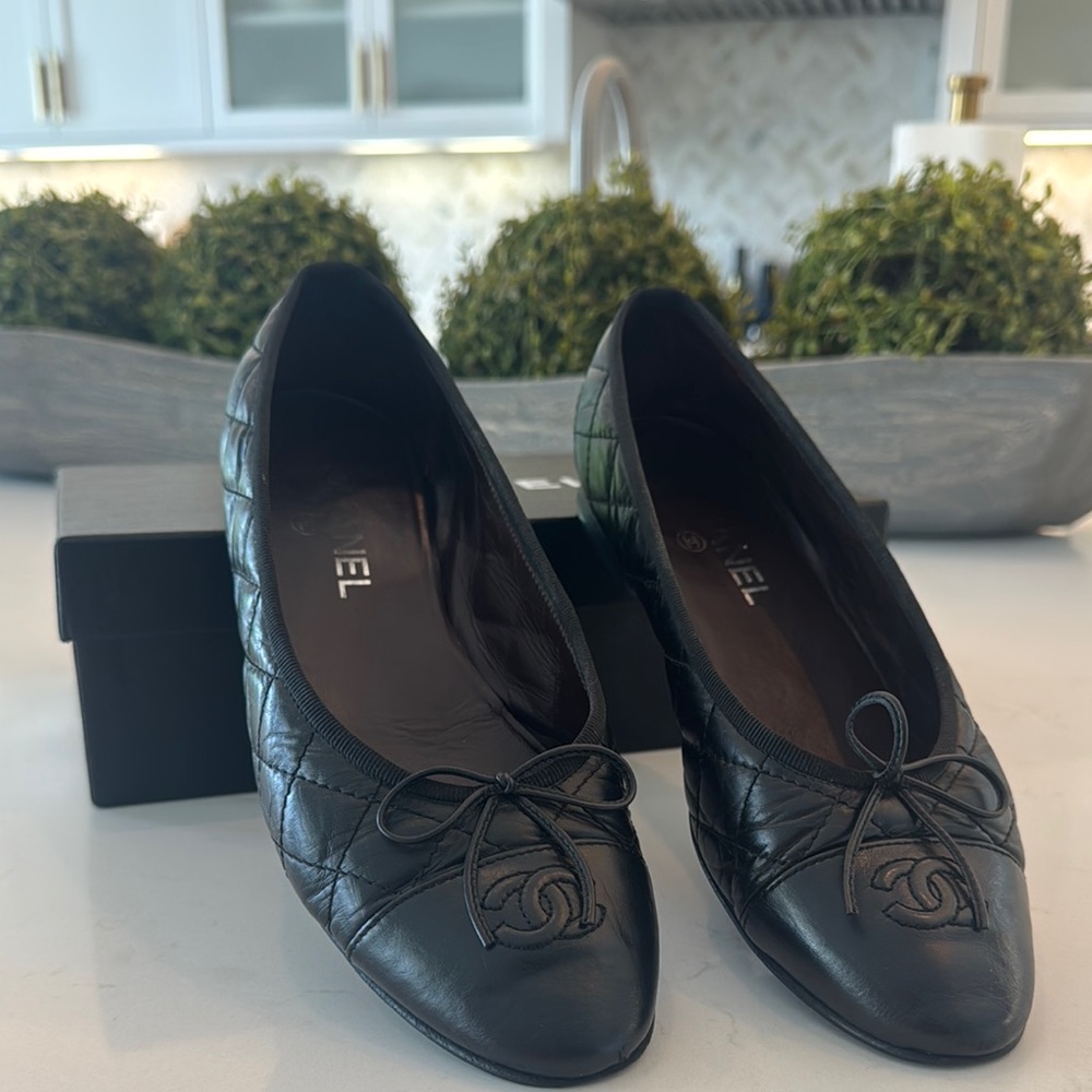 CHANEL Black Quilted Flats